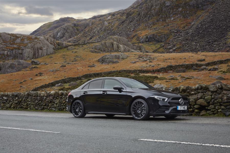  Mercedes-AMG A35 4Matic Sedan (V177) 2019 года  (UK) (фото 33 из 74)